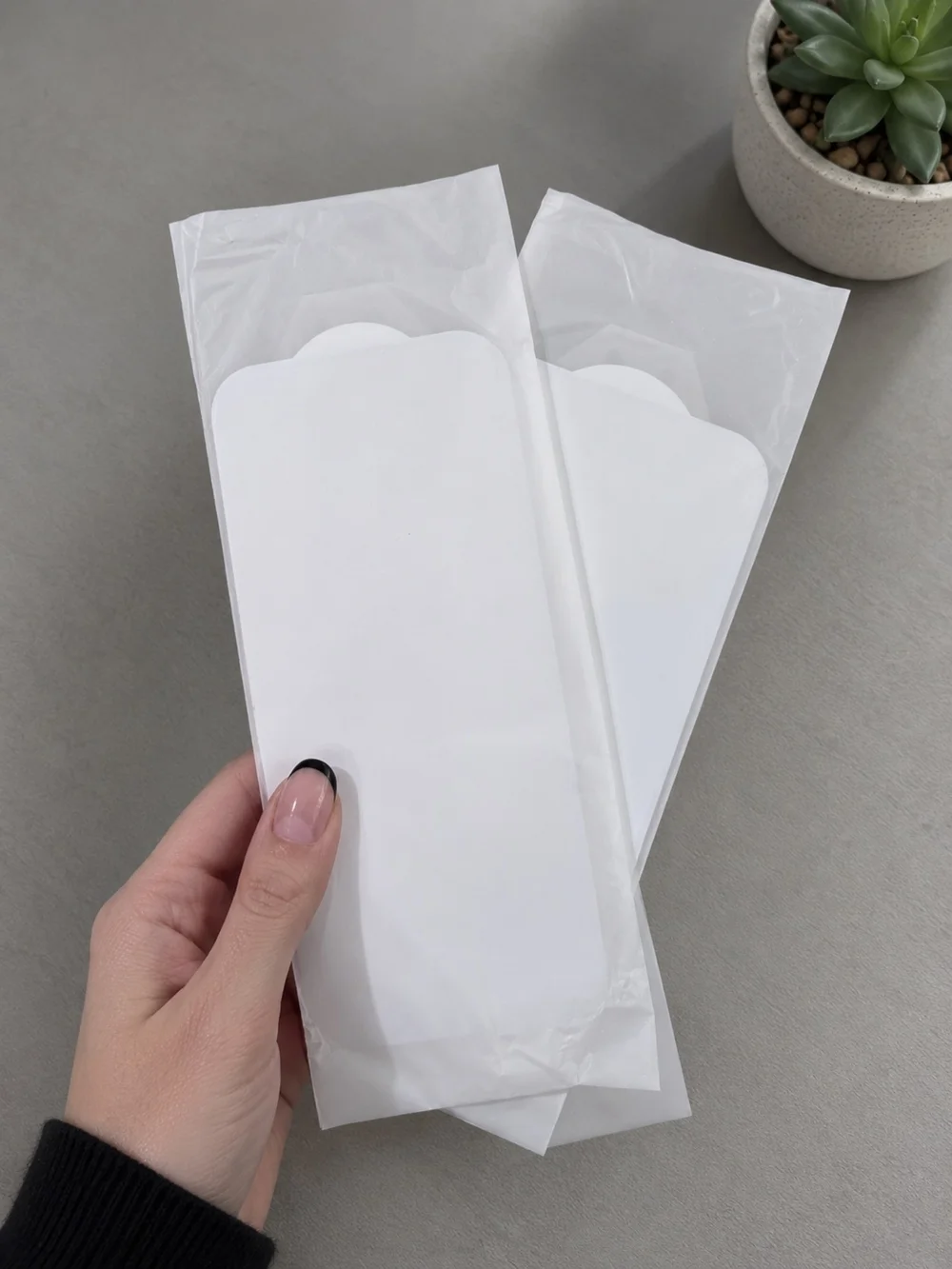 MOUS 2 Pack iPhone 16 tempered glass screen protector Open Box